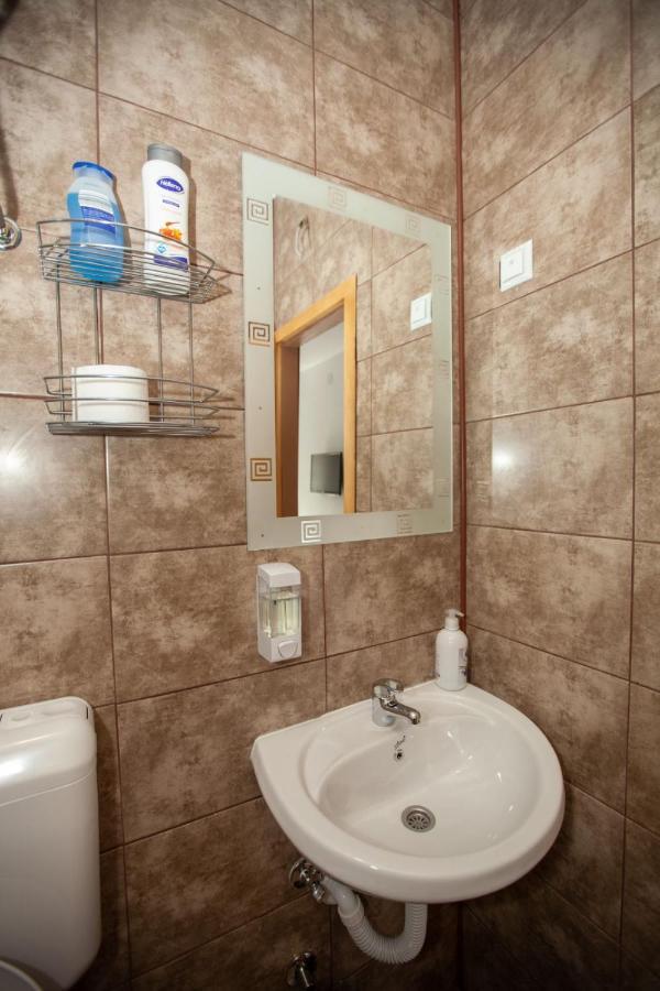 Vinarija "Delmo" Apartments Требинье Экстерьер фото