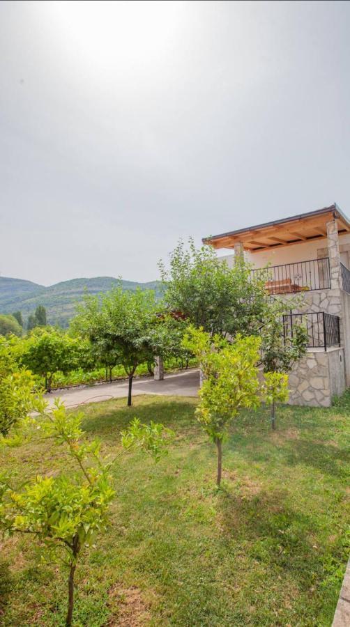 Vinarija "Delmo" Apartments Требинье Экстерьер фото