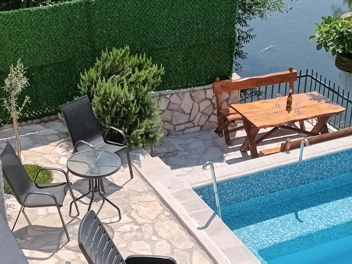 Vinarija "Delmo" Apartments Требинье Экстерьер фото