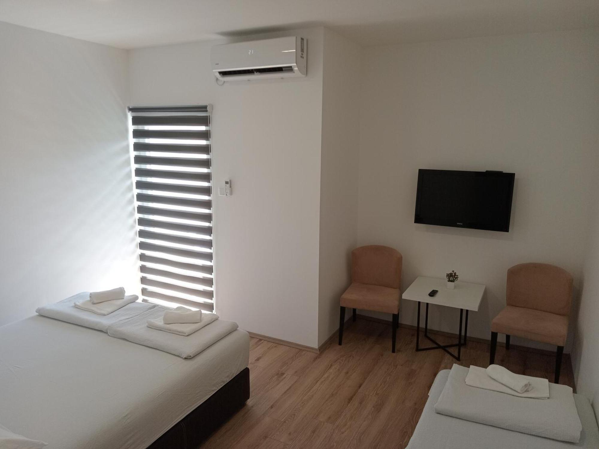 Vinarija "Delmo" Apartments Требинье Экстерьер фото